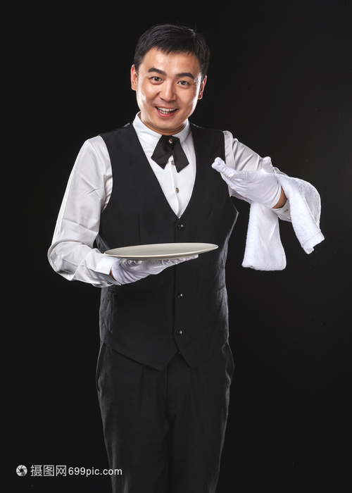 餐飲服務中男服務生托托盤動作的要領與意義